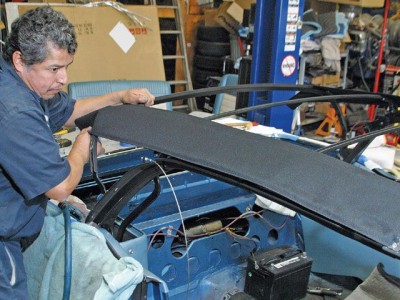 mump_0810_14_z+how_to_replace_a_convertible_top+.jpg